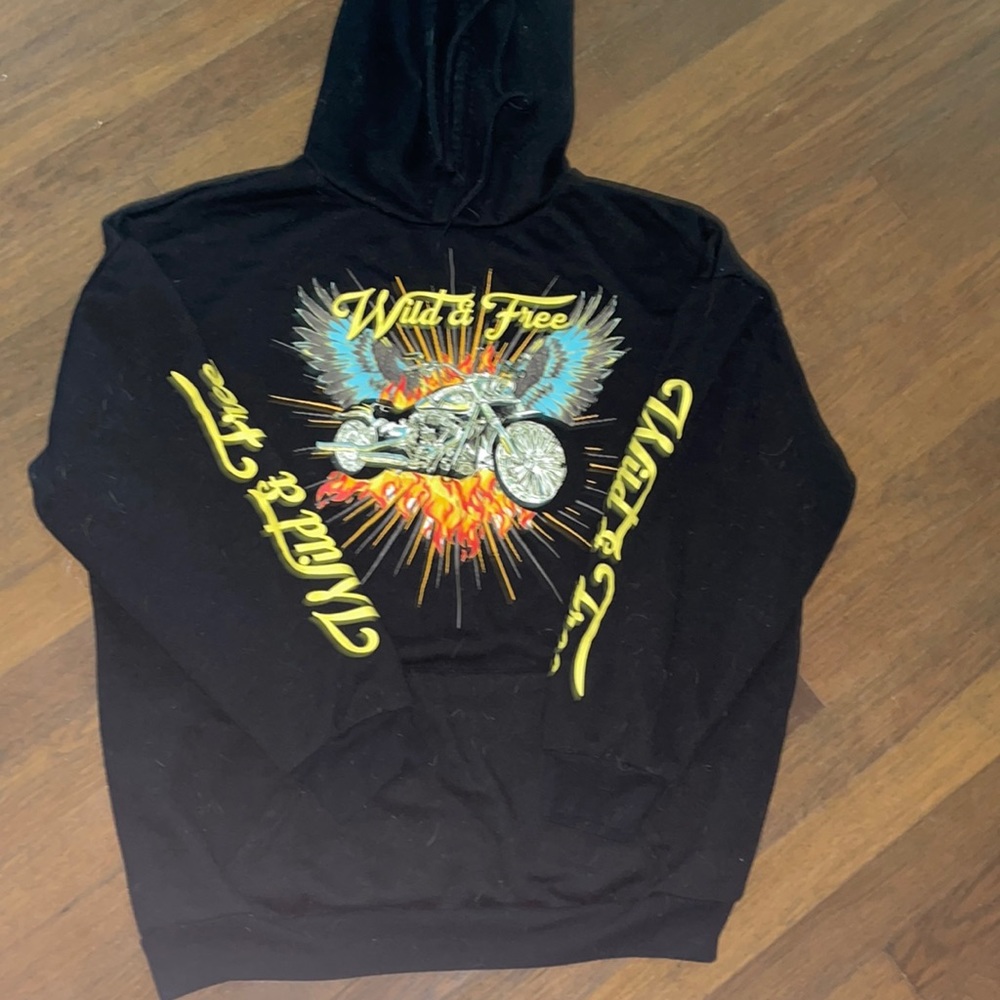 Rue21 Hoodie. Size small. “wild and free”